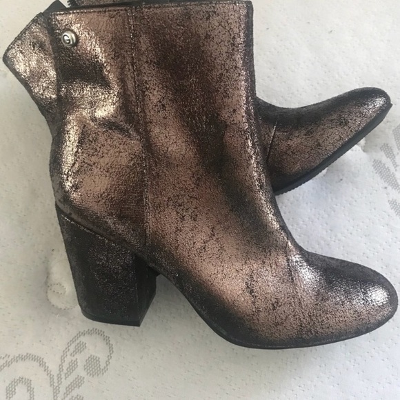 Guess Freshie Boots - Picture 4 of 8